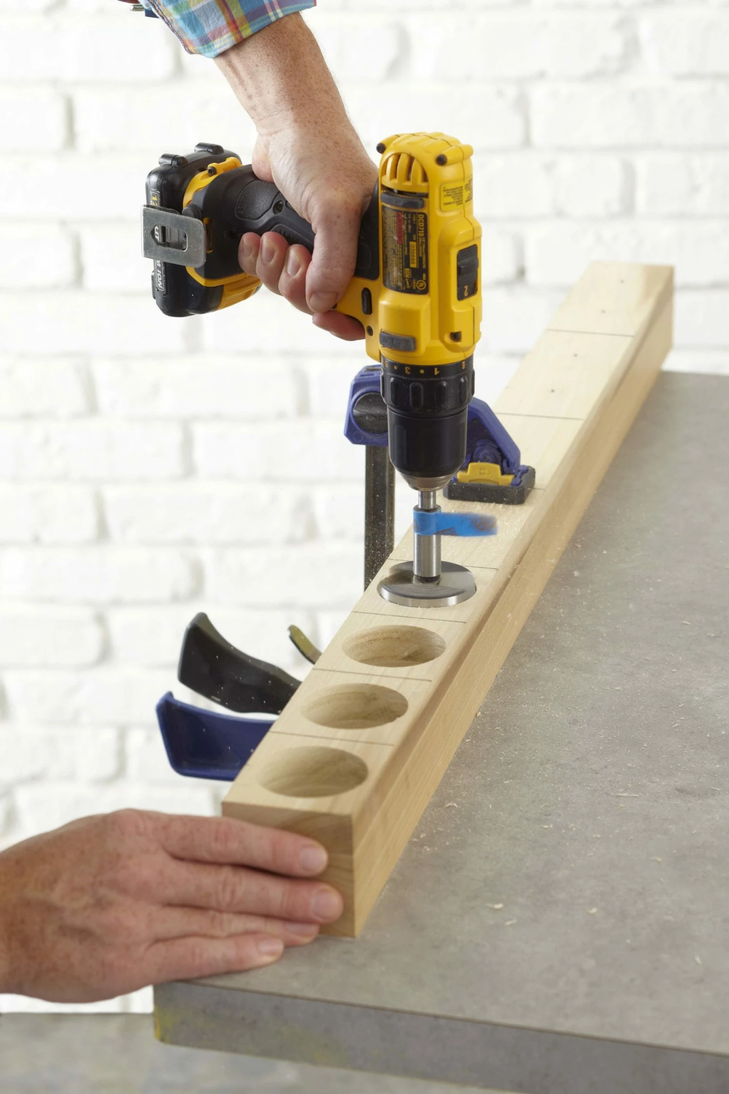 IRWIN Clamps QUICK-GRIP 24-in Medium-Duty One Handed Bar Clamp 8 IRWIN Clamps QUICK-GRIP 24-in Medium-Duty One Handed Bar Clamp - Image 6